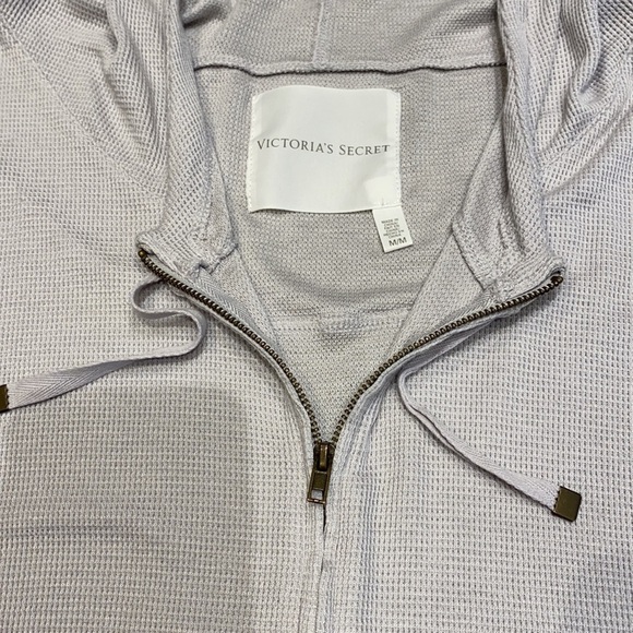 𝅺Victoria’s Secret waffle knit Loungewear Short Sleeve Zip top SZ M - Picture 1 of 7